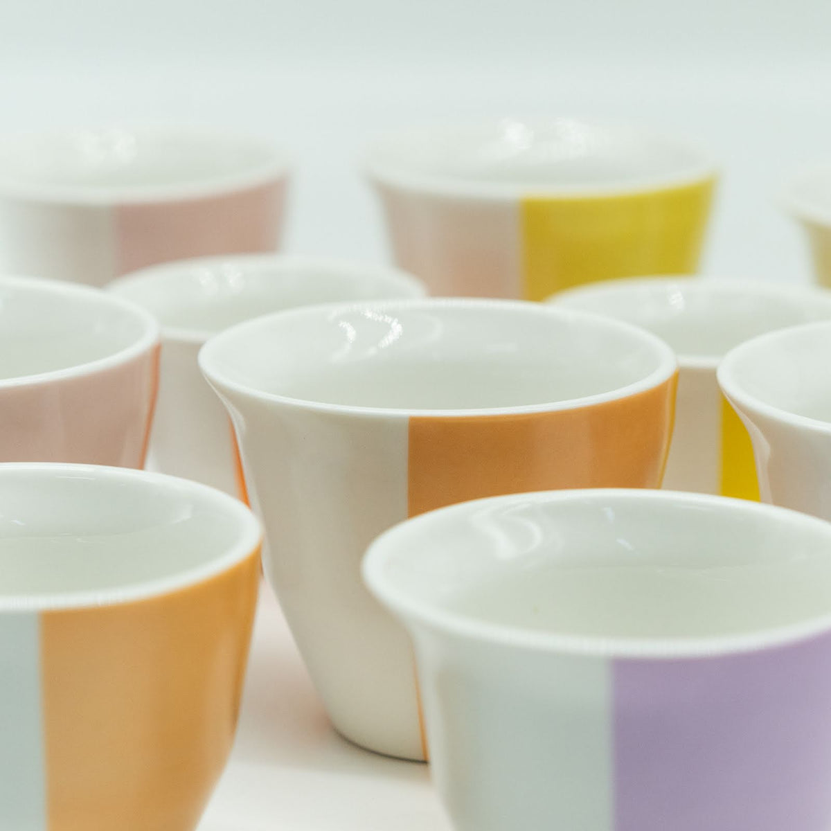 Familia 2-WayCup Barista Series: tazas de doble borde en tonos intensos y milky